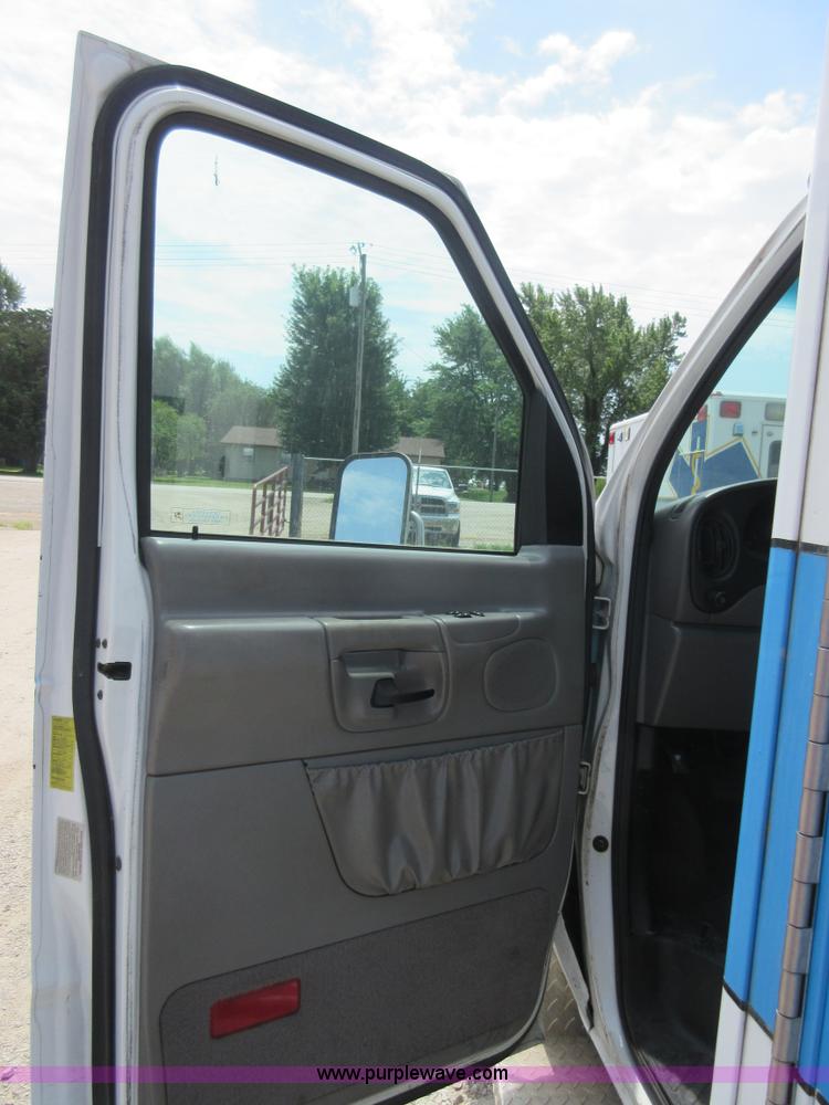 image for item I2055 1998 Ford Econoline E350 ambulance
