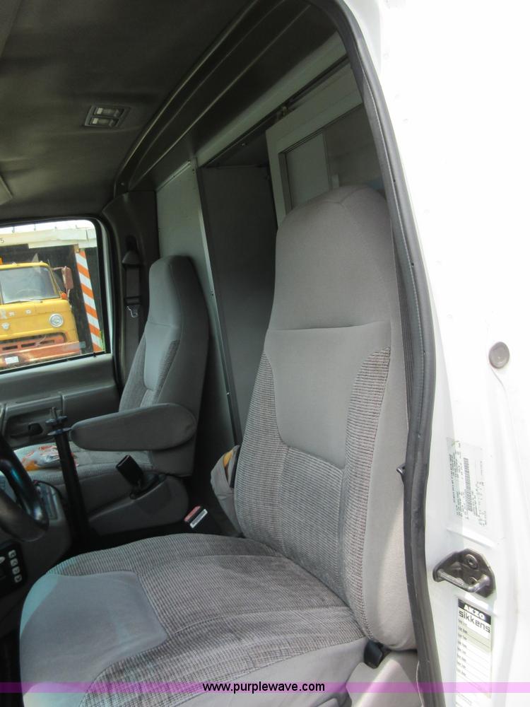 image for item I2055 1998 Ford Econoline E350 ambulance