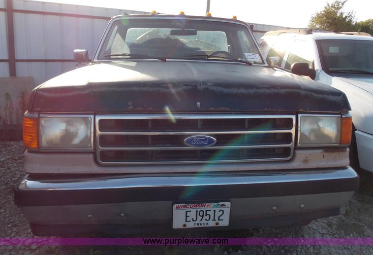 image for item J2715 1989 Ford F150 pickup truck