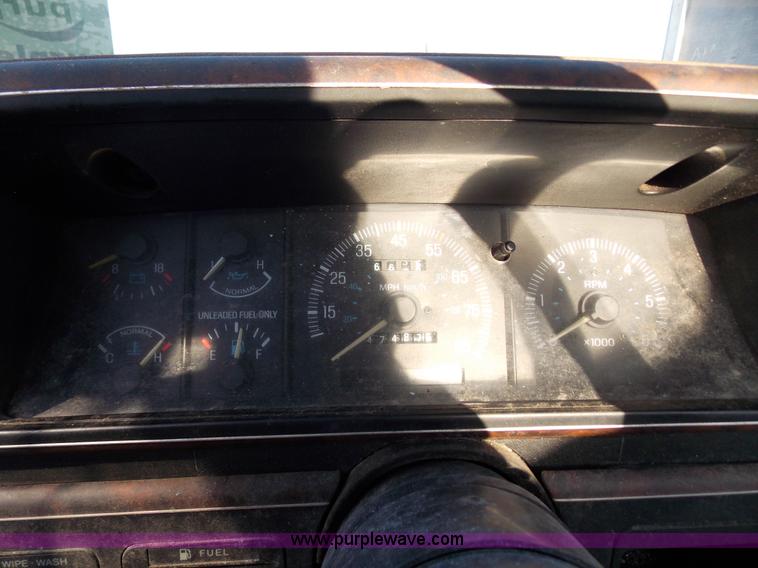 image for item J2715 1989 Ford F150 pickup truck