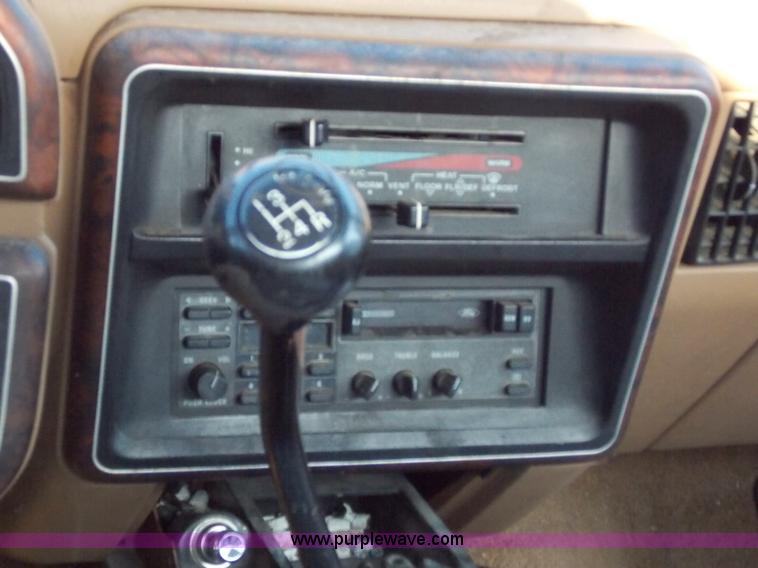 image for item J2715 1989 Ford F150 pickup truck