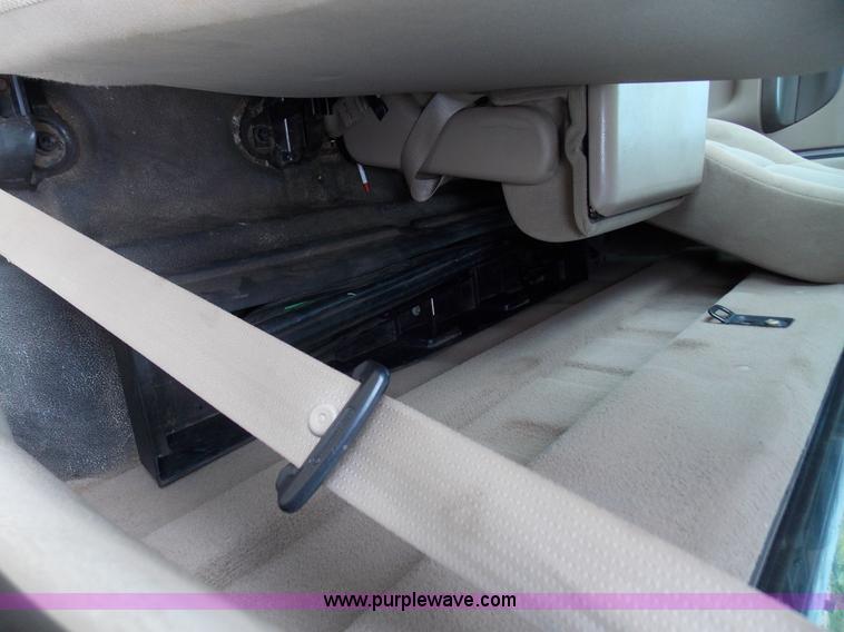 image for item J2748 2003 Ford F350 Super Duty XLT bale bed pickup truck