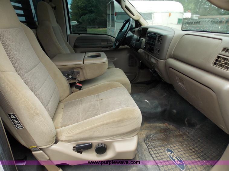 image for item J2748 2003 Ford F350 Super Duty XLT bale bed pickup truck