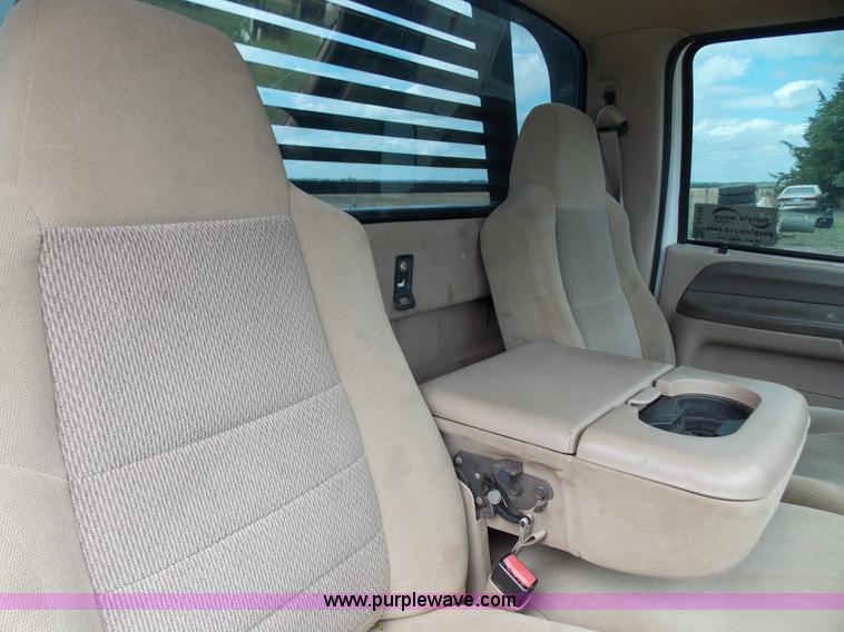 image for item J2748 2003 Ford F350 Super Duty XLT bale bed pickup truck