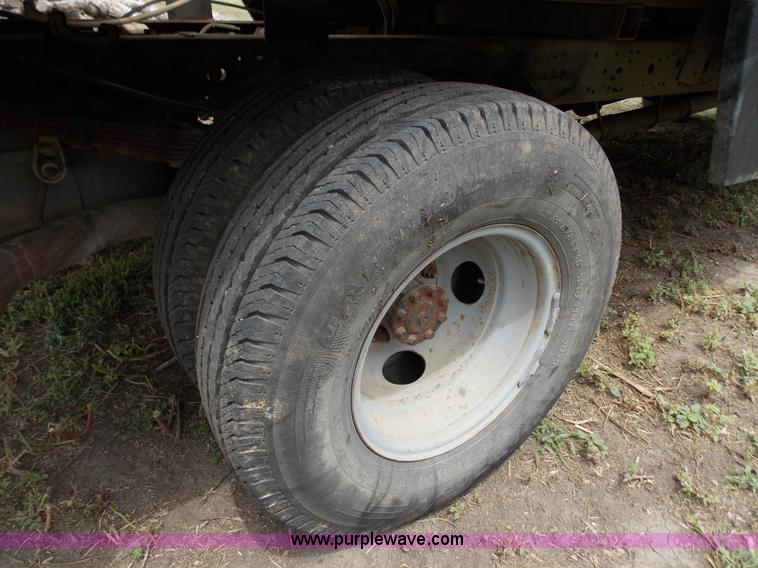 image for item J2748 2003 Ford F350 Super Duty XLT bale bed pickup truck