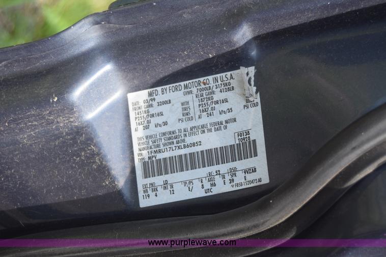 image for item J7831 1999 Ford Expedition SUV