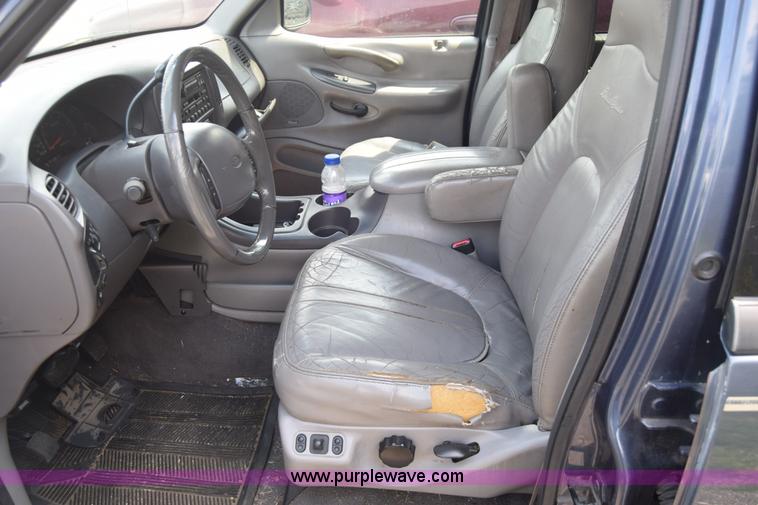 image for item J7831 1999 Ford Expedition SUV