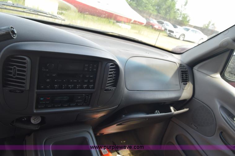image for item J7831 1999 Ford Expedition SUV