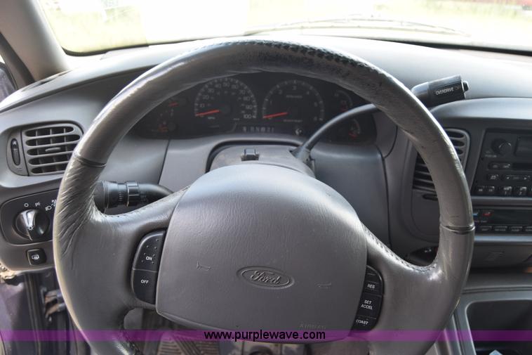 image for item J7831 1999 Ford Expedition SUV