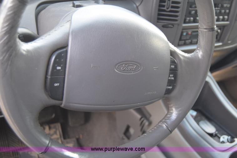 image for item J7831 1999 Ford Expedition SUV