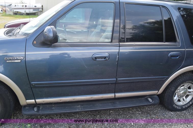 image for item J7831 1999 Ford Expedition SUV