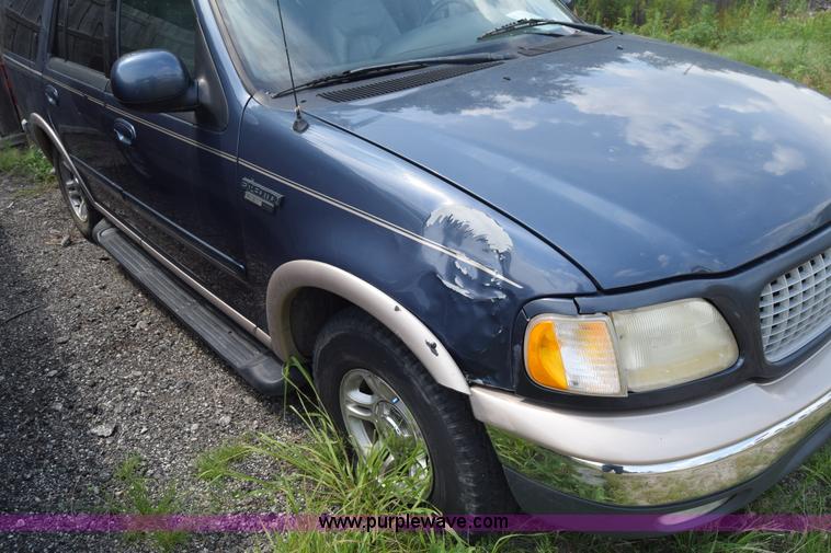 image for item J7831 1999 Ford Expedition SUV