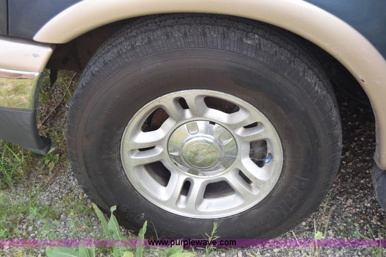 image for item J7831 1999 Ford Expedition SUV