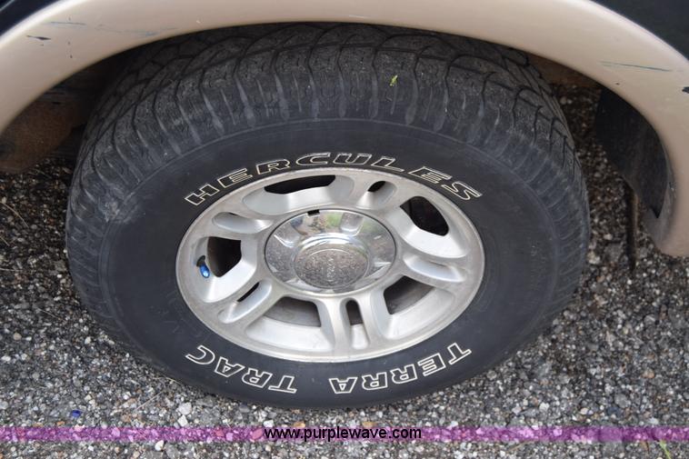 image for item J7831 1999 Ford Expedition SUV