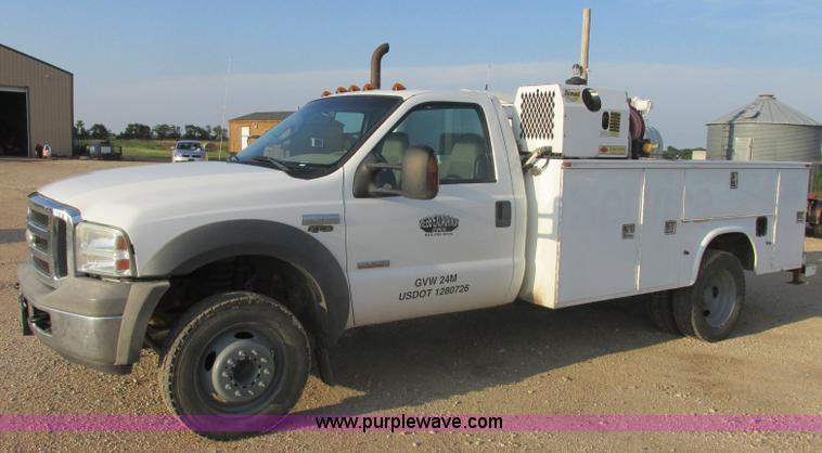 image for item J8205 2005 Ford F450 Super Duty service truck with crane