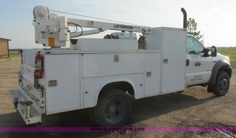 image for item J8205 2005 Ford F450 Super Duty service truck with crane