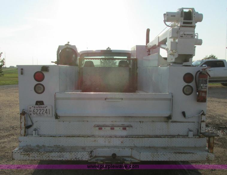 image for item J8205 2005 Ford F450 Super Duty service truck with crane