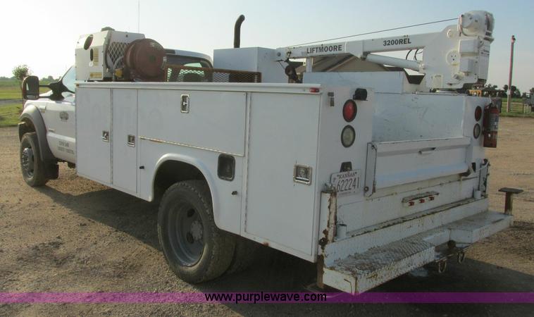 image for item J8205 2005 Ford F450 Super Duty service truck with crane