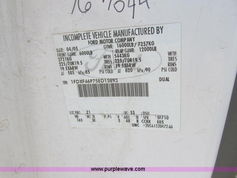 image for item J8205 2005 Ford F450 Super Duty service truck with crane