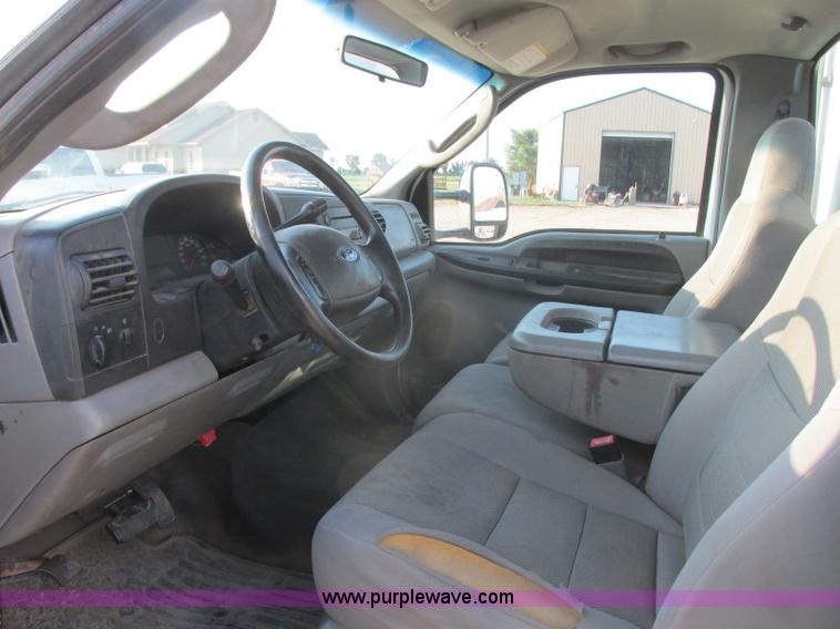 image for item J8205 2005 Ford F450 Super Duty service truck with crane