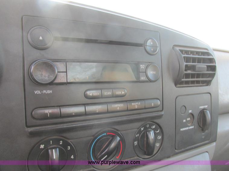 image for item J8205 2005 Ford F450 Super Duty service truck with crane