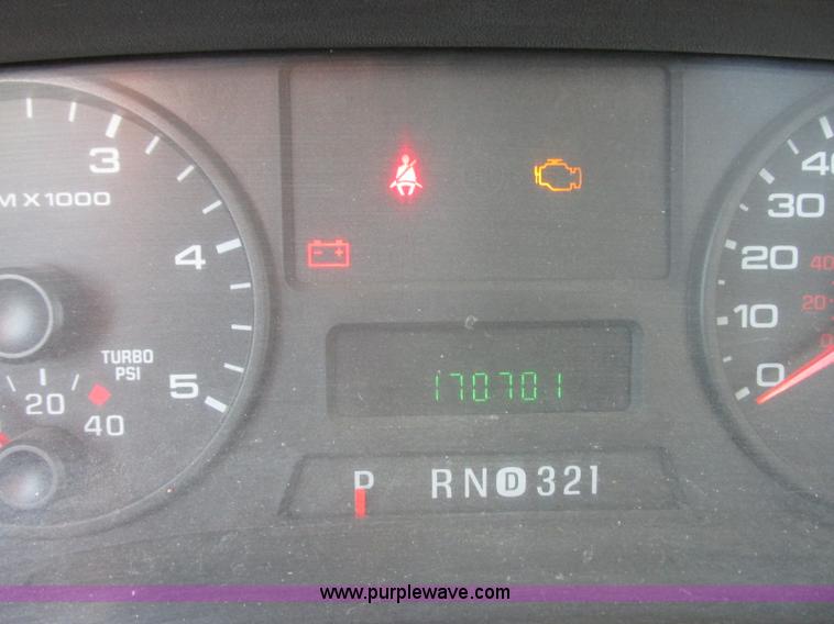 image for item J8205 2005 Ford F450 Super Duty service truck with crane