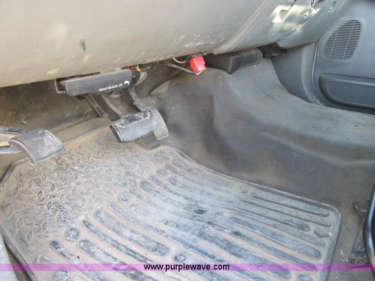 image for item J8205 2005 Ford F450 Super Duty service truck with crane