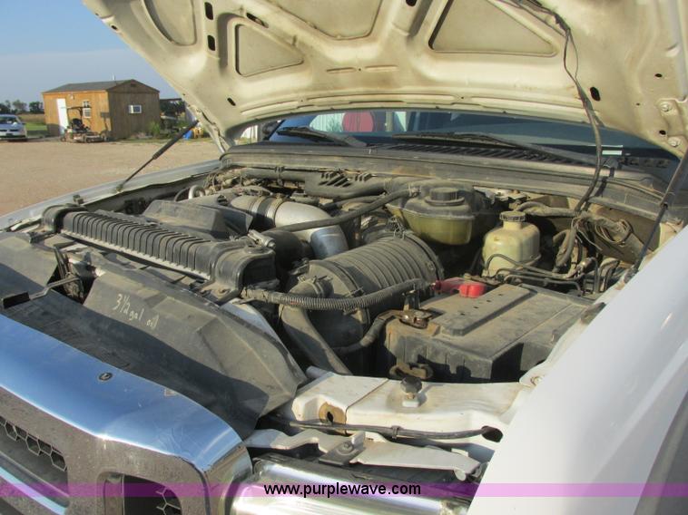 image for item J8205 2005 Ford F450 Super Duty service truck with crane