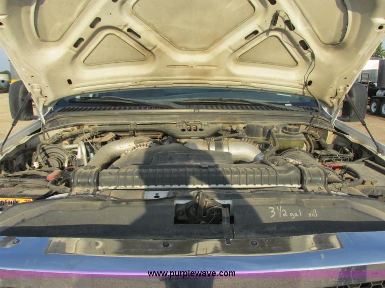 image for item J8205 2005 Ford F450 Super Duty service truck with crane