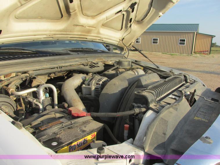 image for item J8205 2005 Ford F450 Super Duty service truck with crane