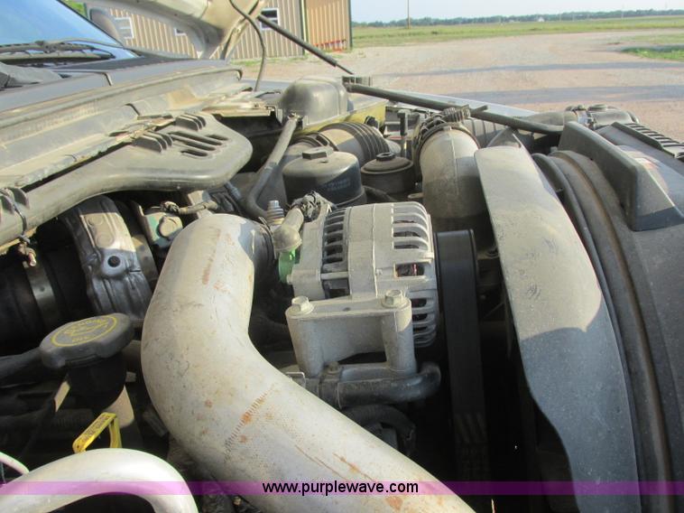 image for item J8205 2005 Ford F450 Super Duty service truck with crane