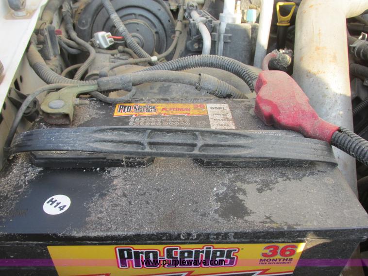 image for item J8205 2005 Ford F450 Super Duty service truck with crane