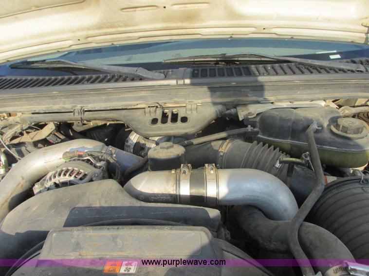 image for item J8205 2005 Ford F450 Super Duty service truck with crane