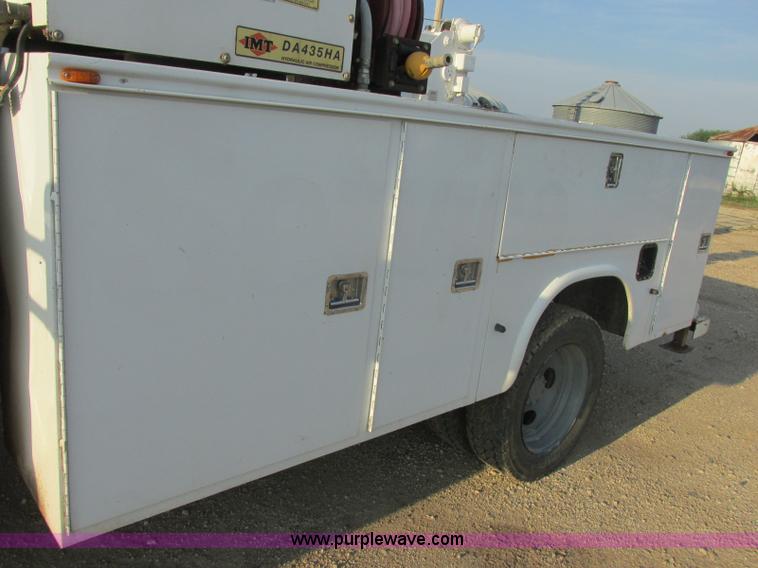 image for item J8205 2005 Ford F450 Super Duty service truck with crane