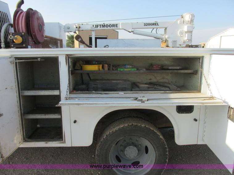 image for item J8205 2005 Ford F450 Super Duty service truck with crane