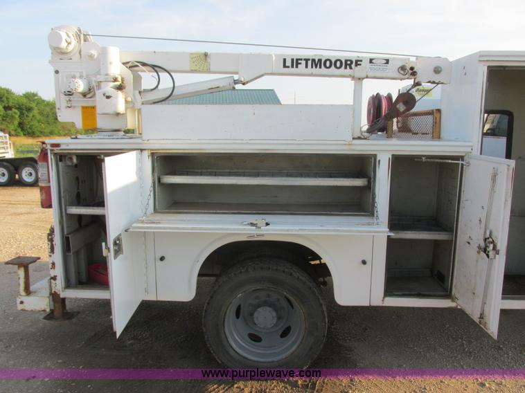 image for item J8205 2005 Ford F450 Super Duty service truck with crane