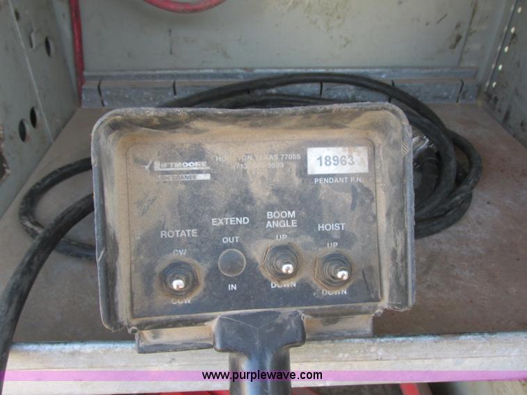 image for item J8205 2005 Ford F450 Super Duty service truck with crane