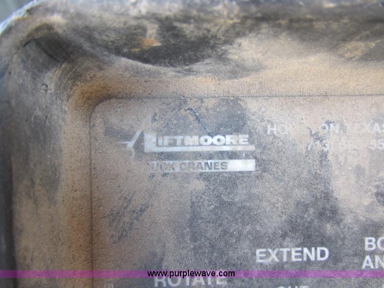 image for item J8205 2005 Ford F450 Super Duty service truck with crane