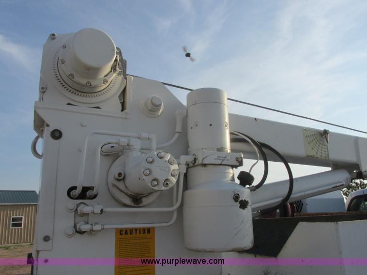 image for item J8205 2005 Ford F450 Super Duty service truck with crane