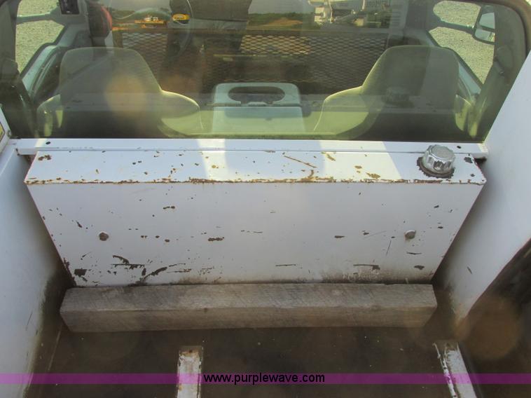 image for item J8205 2005 Ford F450 Super Duty service truck with crane