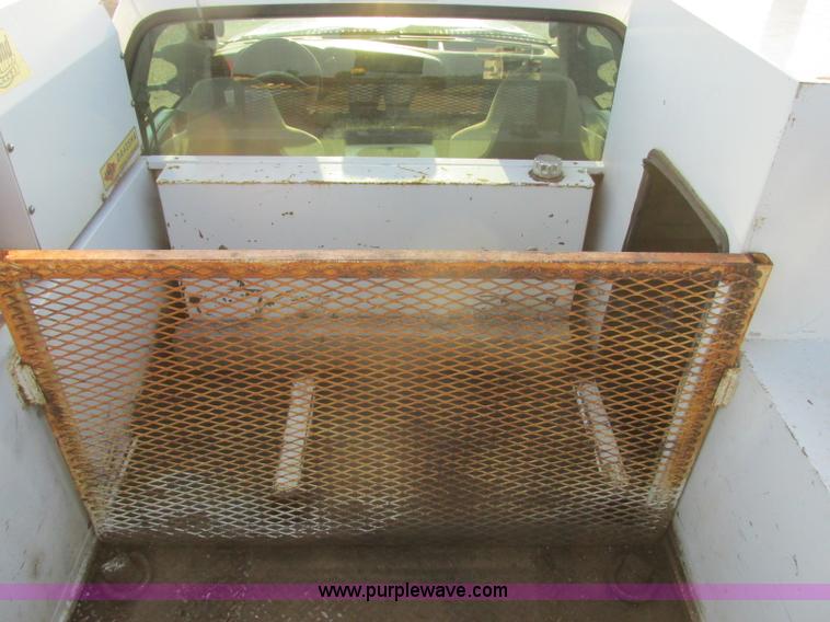 image for item J8205 2005 Ford F450 Super Duty service truck with crane