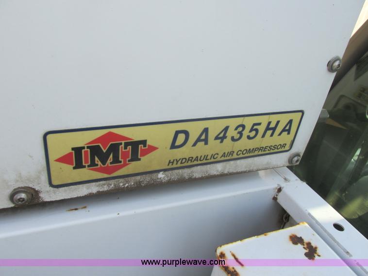 image for item J8205 2005 Ford F450 Super Duty service truck with crane