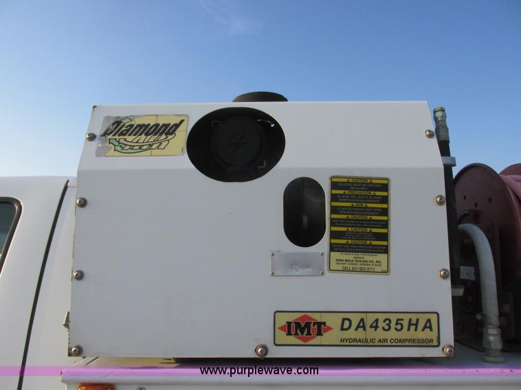 image for item J8205 2005 Ford F450 Super Duty service truck with crane