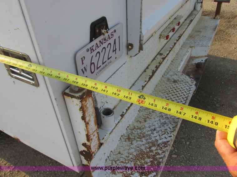 image for item J8205 2005 Ford F450 Super Duty service truck with crane