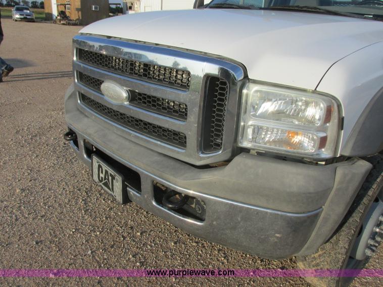 image for item J8205 2005 Ford F450 Super Duty service truck with crane