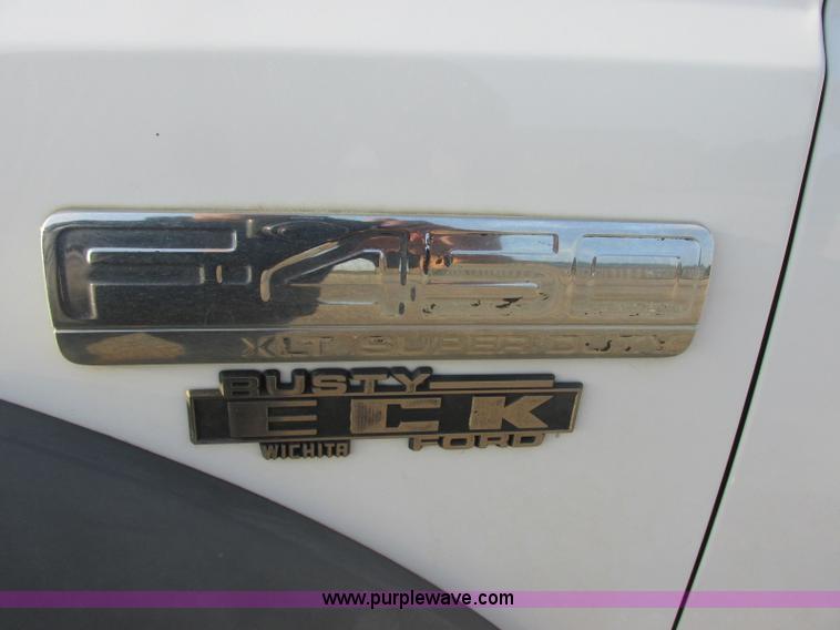 image for item J8205 2005 Ford F450 Super Duty service truck with crane