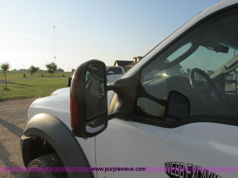 image for item J8205 2005 Ford F450 Super Duty service truck with crane