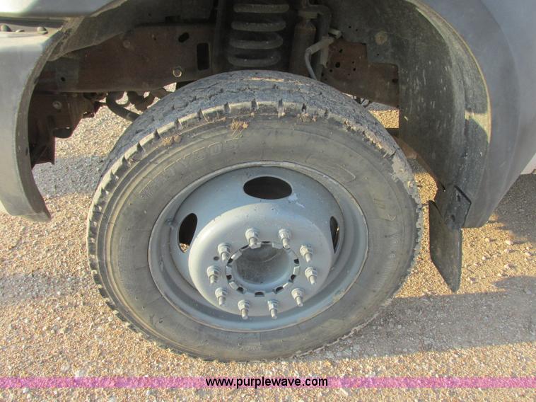 image for item J8205 2005 Ford F450 Super Duty service truck with crane