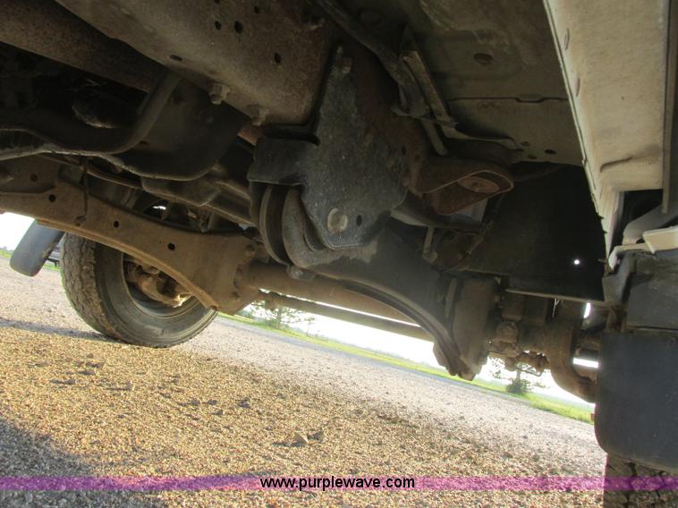 image for item J8205 2005 Ford F450 Super Duty service truck with crane