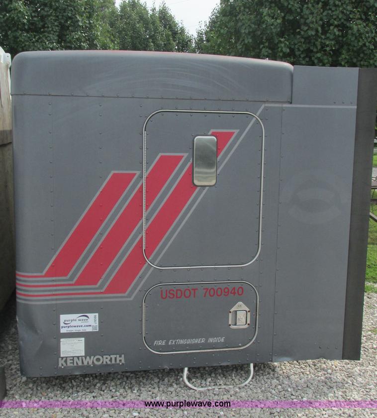image for item J8566 Kenworth semi sleeper